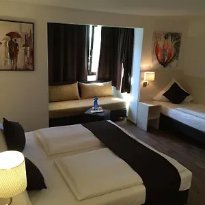 Lloyed *** Frankfurt nad Menem